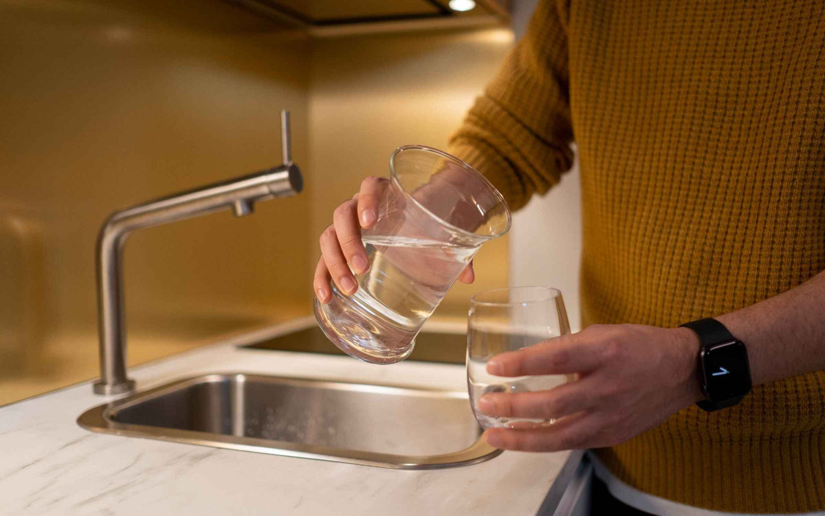 Tap Water vs. Bottled Water: How to Compare Microplastics Research
