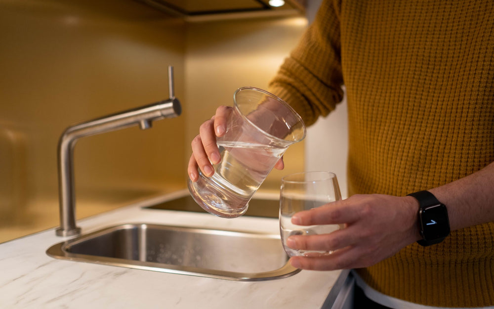 Tap water and bottled water: how to read microplastics research